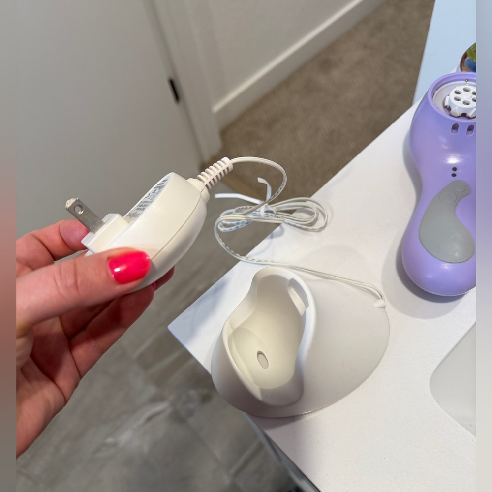 Clarisonic Plus Lavender Cleansing Device - Picture 7 of 7